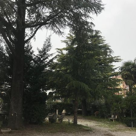 מנדלו דל לאריו B&B " Guzzi - Inn " מראה חיצוני תמונה