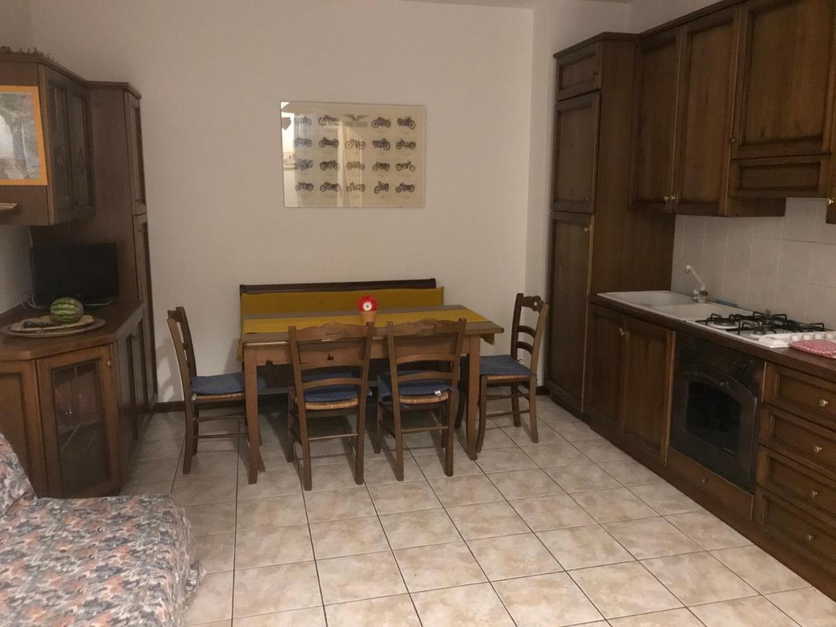 מנדלו דל לאריו B&B " Guzzi - Inn " מראה חיצוני תמונה